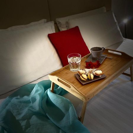 Casa Carolina: King Size Bed Across From Golden Beach Дезенцано-дель-Гарда Экстерьер фото
